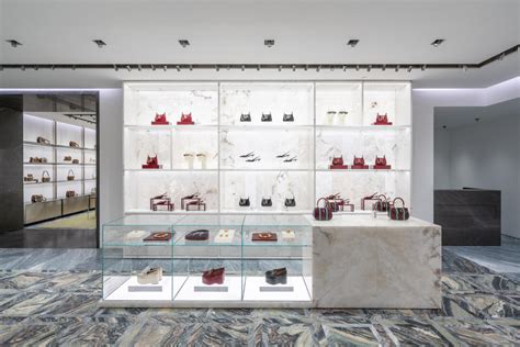 piazza 6 febbraio milano gucci|Gucci: Gucci Opened Its Fully Renovated Store In Via Monte .